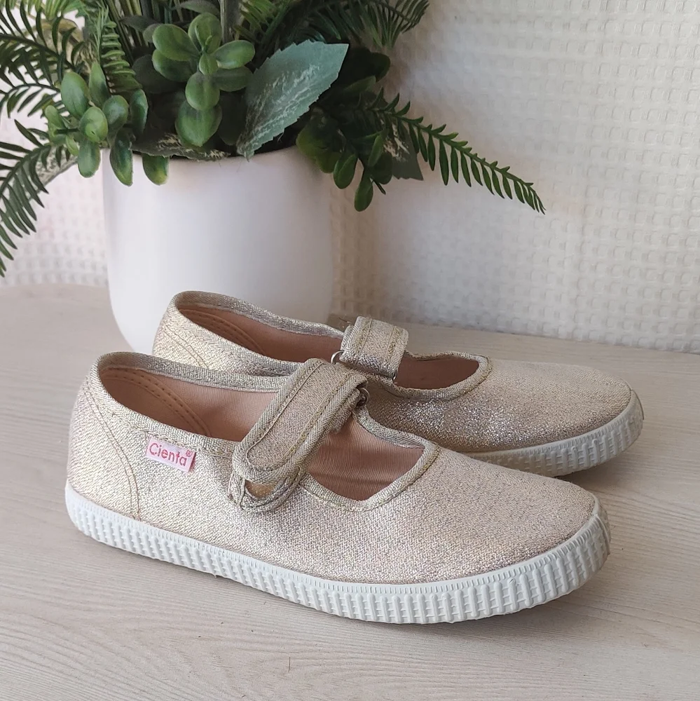 Cienta Little Girls Sparkly Canvas Gold Mary Jane Shoes Size 2.5